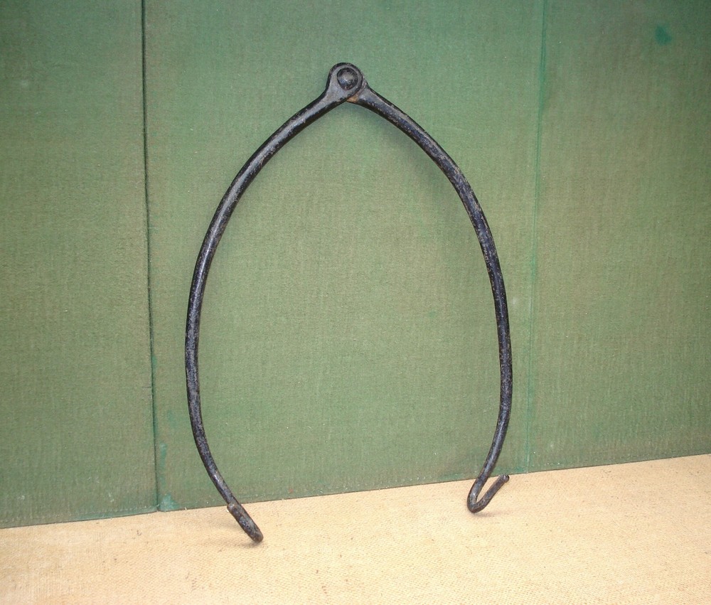 ANTIQUE WISHBONE TYPE POT KETTLE HANGER FIREPLACE HEARTH HOOK IRON PRIMITIVE