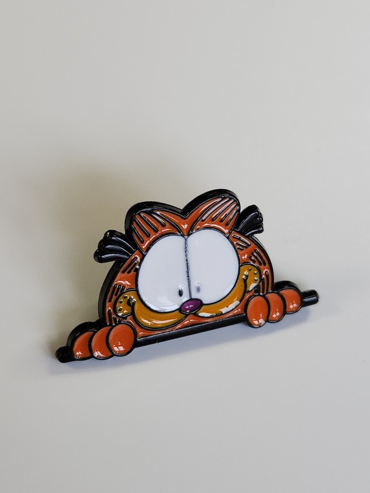 Garfield Peeking Lapel Pin Cartoon Character