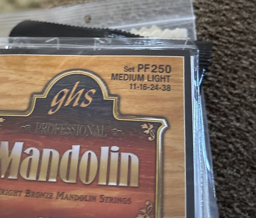 GHS Bright Bronze Mandolin Strings Medium Light PF 250 11-16-24-38