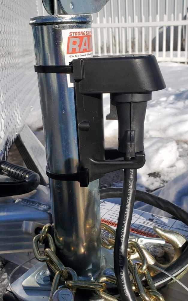 7 Way Trailer Wiring Plug Storage Weather Protector Holder Mount Camper Boat RV