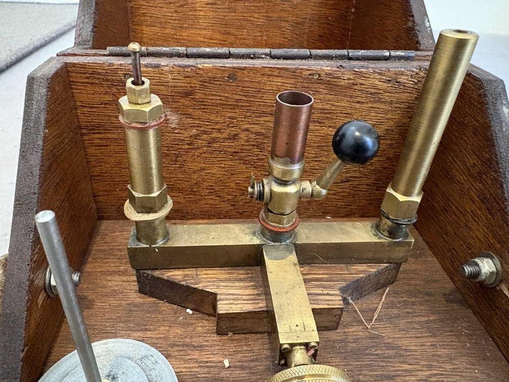 vintage deadweight tester