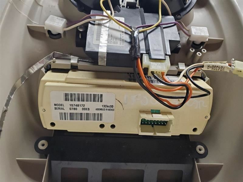 YUKONXL25 2001 Console Rear 240513
