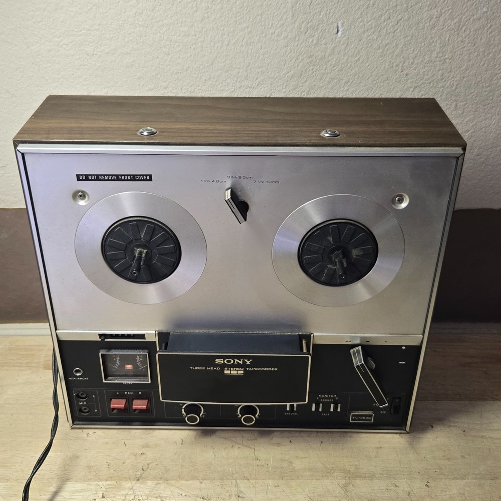 Sony TC-353D Tape Deck  Powers on