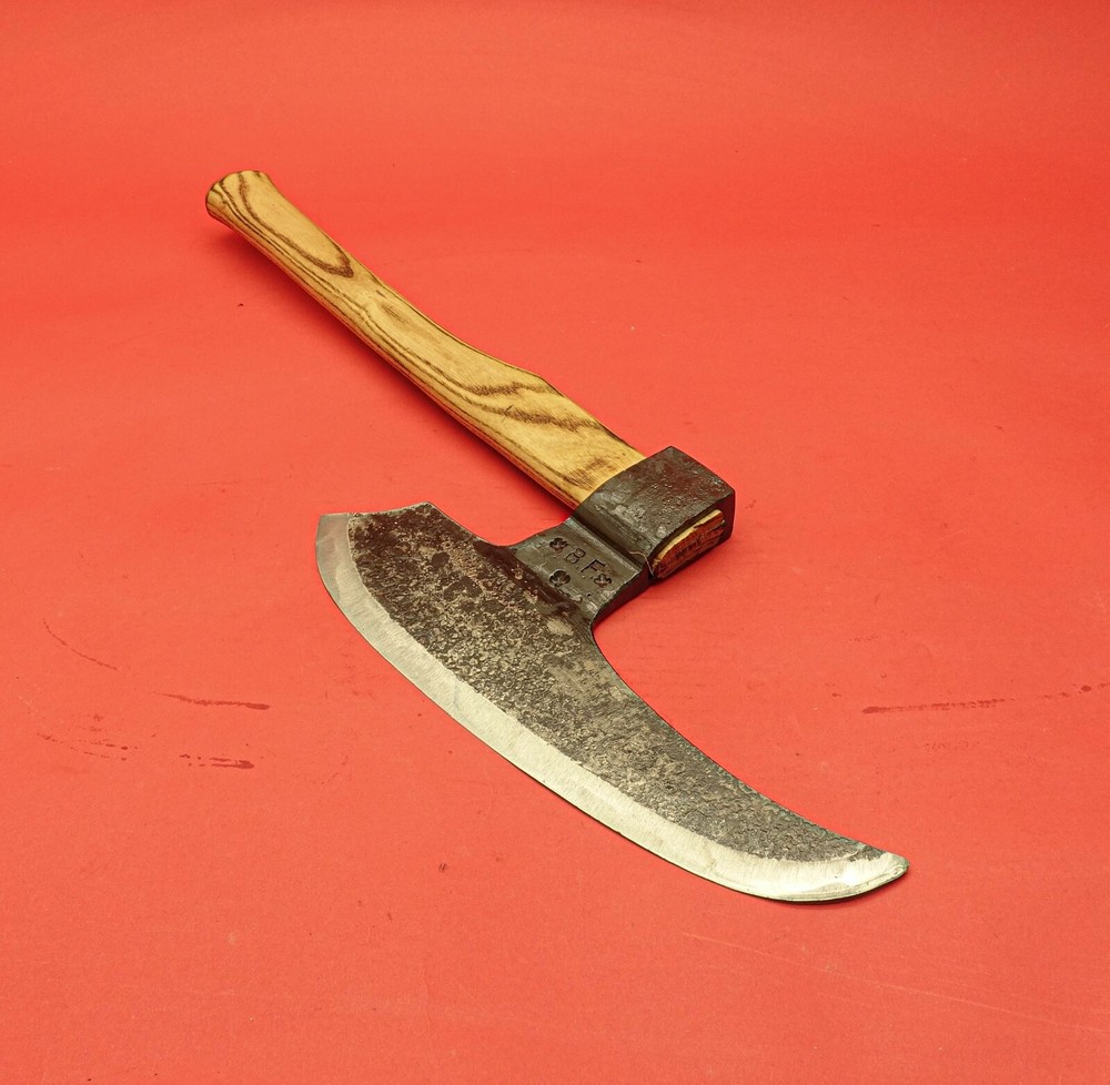 3,31 lbs goosewing bearded broad hatchet