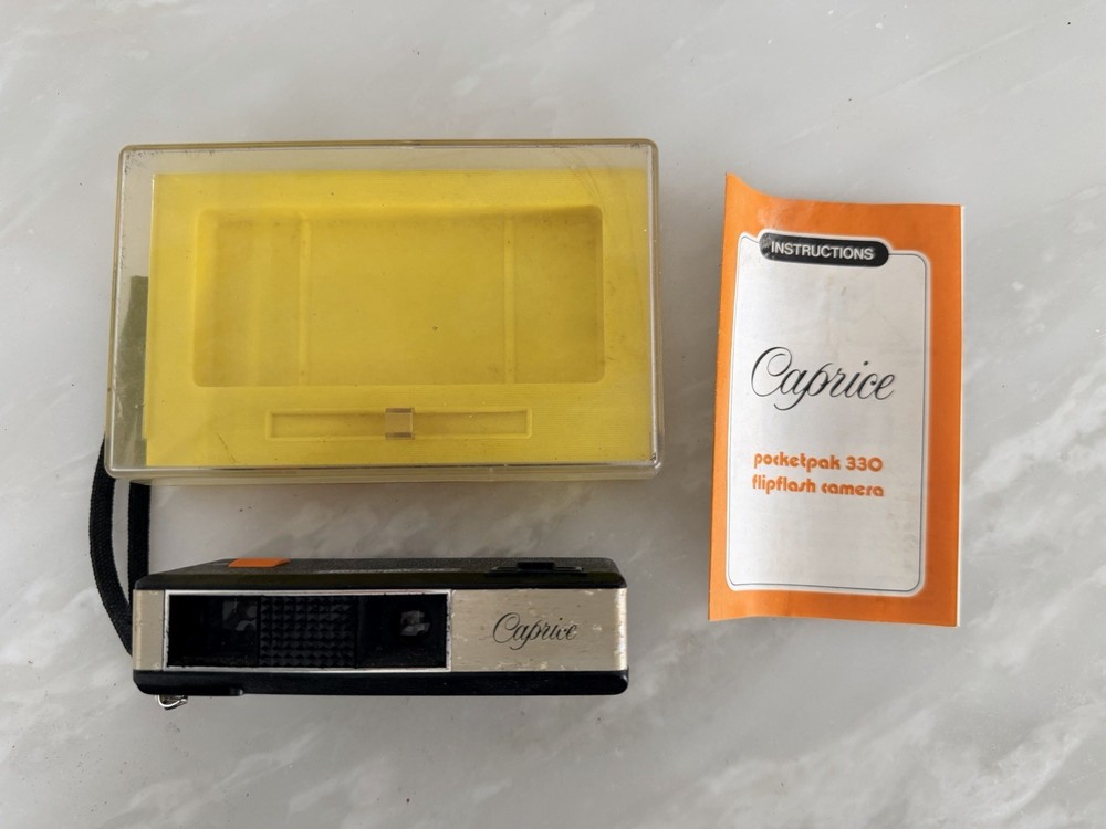 Vintage Caprice Pocketpak 330 Flipflash Camera