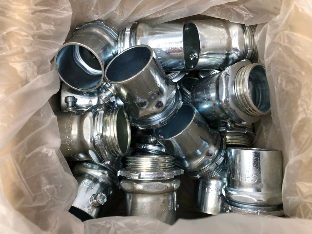 Eaton Crouse-Hinds 452 1" Set Screw Type Box Connectors Quantity 20