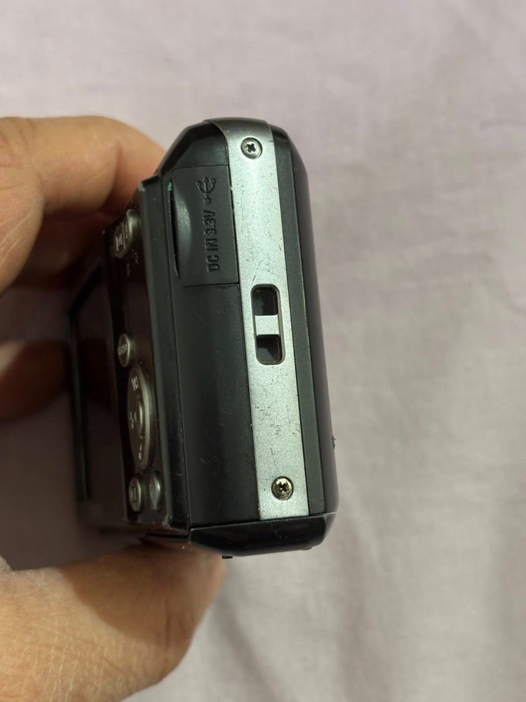 Samsung ES17 12.2 MP Digital Camera - Black WORKING