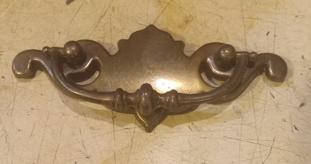 Vintage Furniture Pull / (1 pull) Drawer Handle