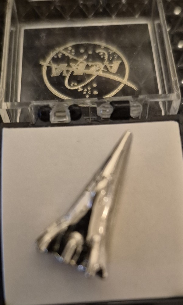 silver-tone Concorde aircraft lapel pin