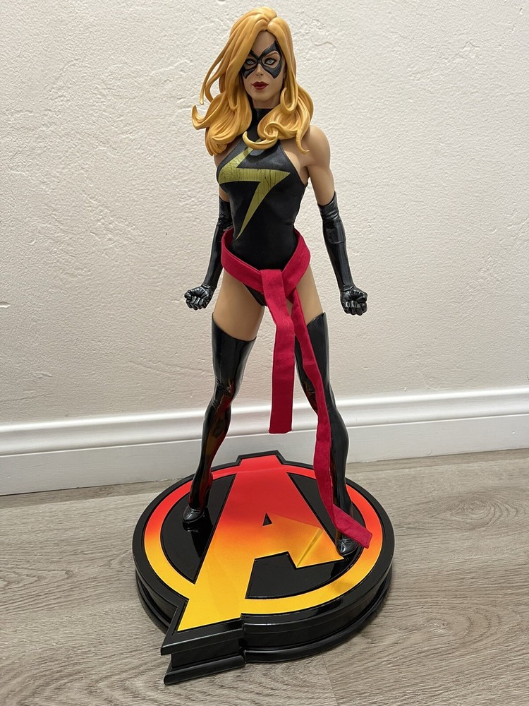 Sideshow Collectibles Exclusive Ms Marvel Premium Format Statue Marvel (READ)