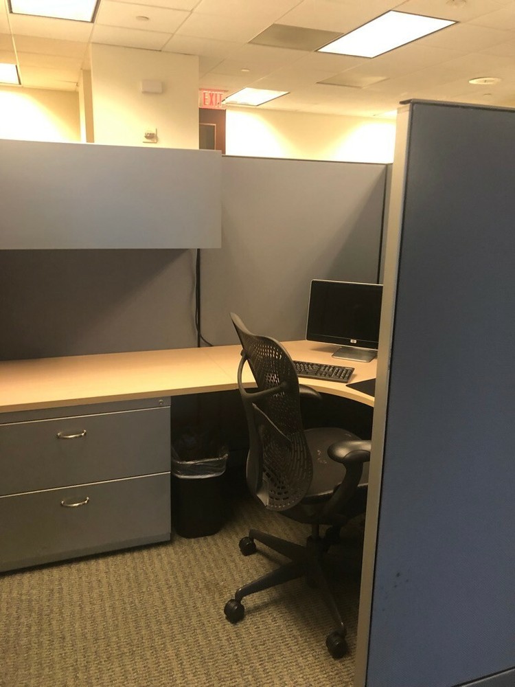 Office cubicles with workstation in great condition (Used)
