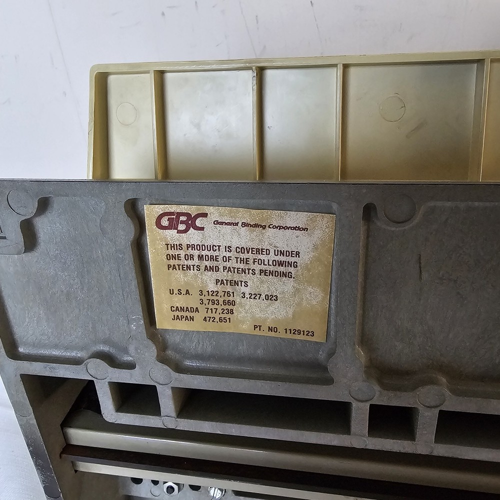 GBC 450-KM Book Comb Binding Manual Machine + Presentation Covers, Pages