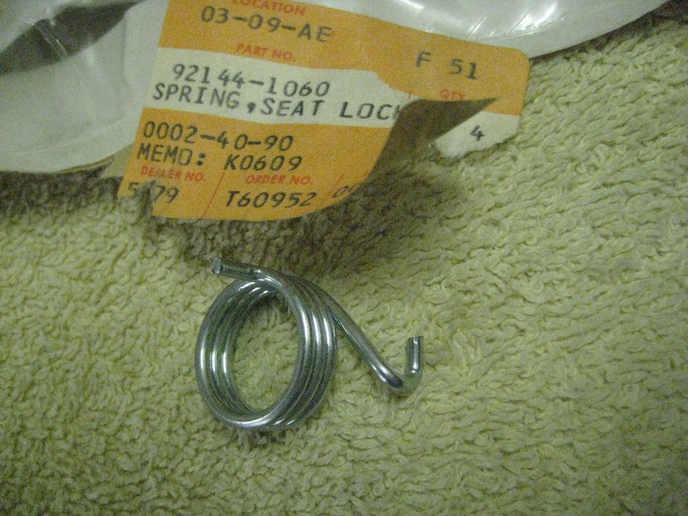 KAWASAKI EX250 NINJA SEAT LOCK SPRING NOS!