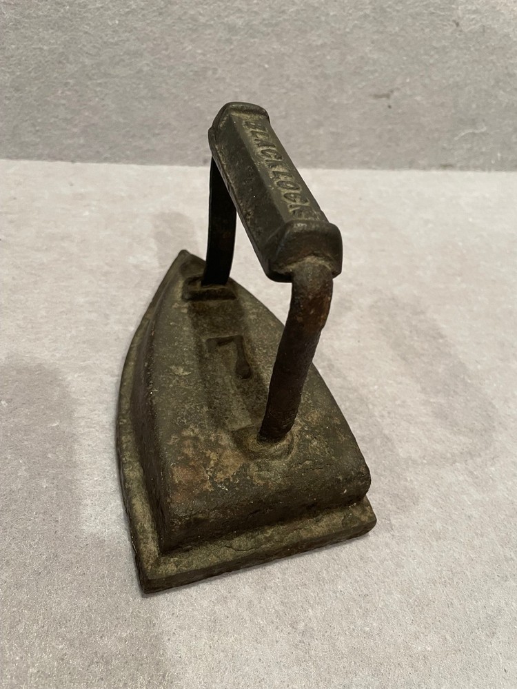 VINTAGE BLACKLOCK NO 7 IRON CAST IRON
