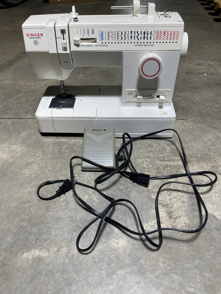 Singer Sewing Machine Model 9034 White Solid State Needle Threader Works