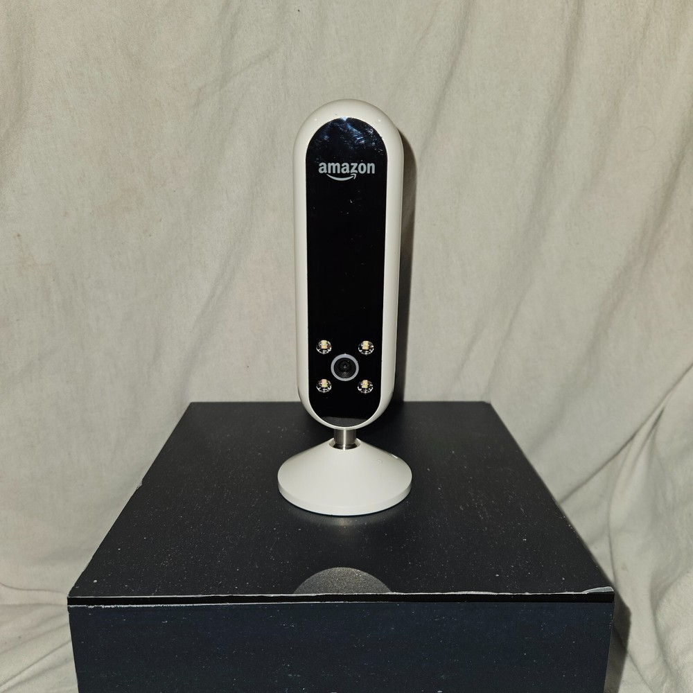 Echo Look | Hands-Free Camera and Style Assistant with Alexa