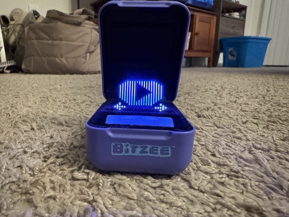 Spin Master Bitzee Digital Electronic Interactive Pet Purple Toy Light Up