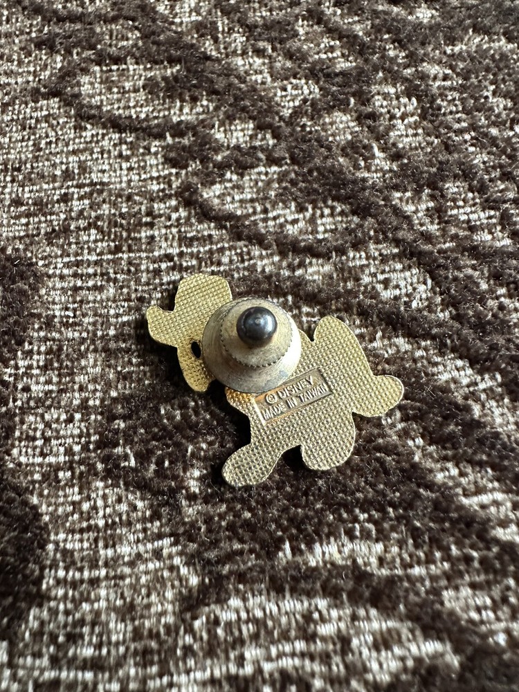 Vintage NEVER USED 90s Disney Classic PLUTO sitting Lapel Pin