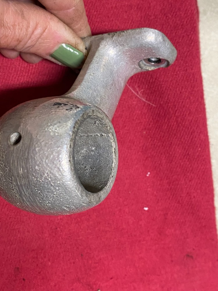 KENWORTH LOWER CAB ACCESS, GRAB HANDLE: BRACKET, MOUNT, SUPPORT K275-5473L