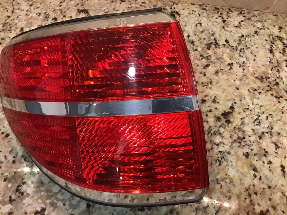 2007 2008 2009 2010 Saturn Outlook Tail Light Left (driver Side) OEM, COMPLETE