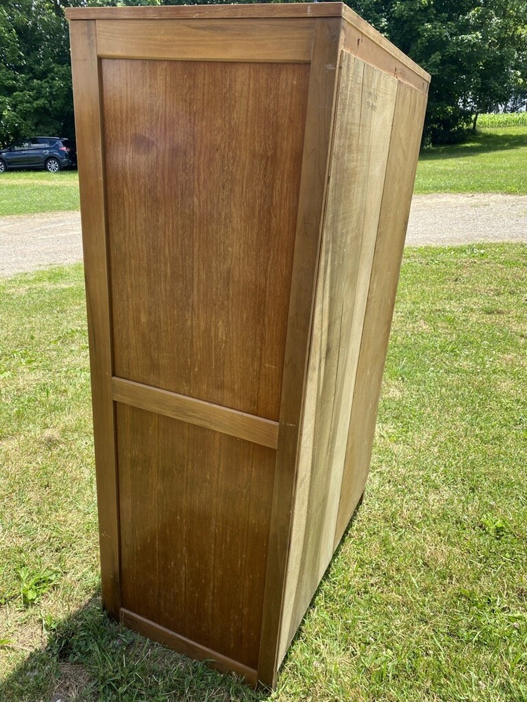 Armoire/Wardrobe