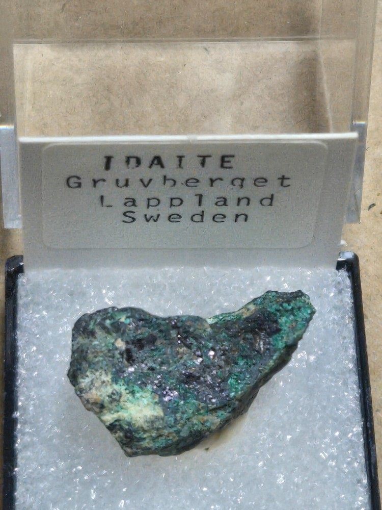 Beautiful Idaite thumbnail specimen