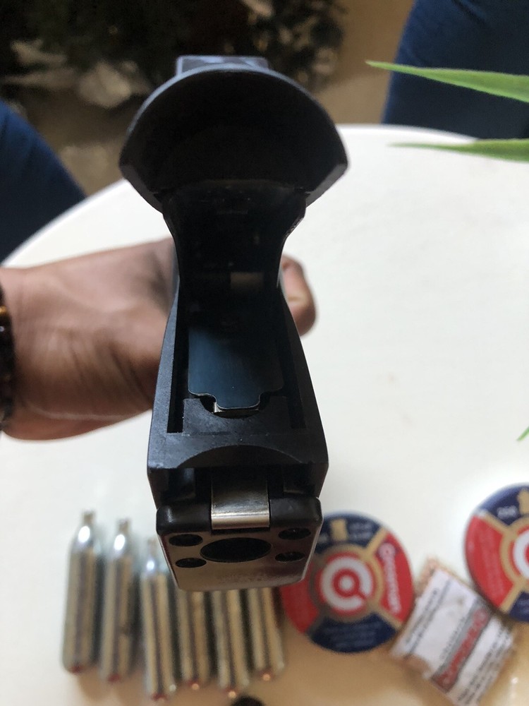 crosman co2 powered air pistol