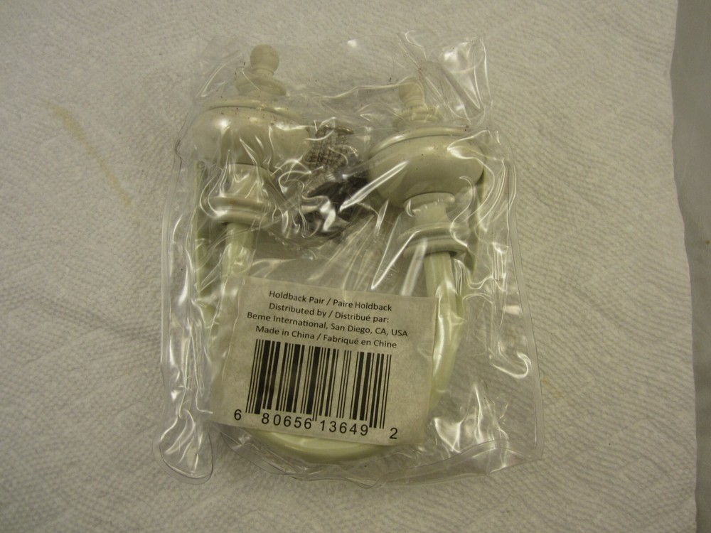 Montevilla Urn Holdback Distressed White 5/8 Inch Set.