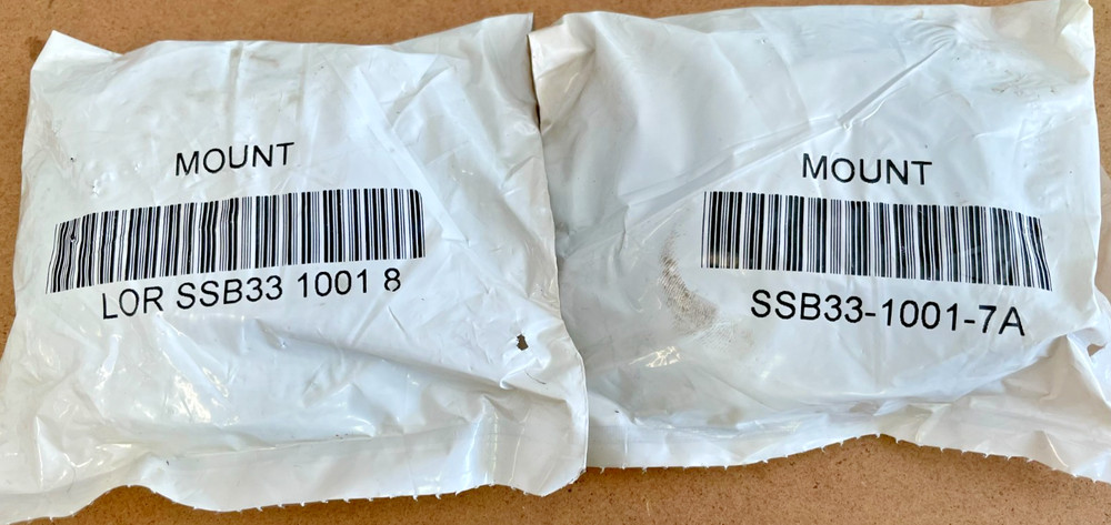 Freightliner engine isolator SSB33 1001 8, SSB33 1001 7 (upper and lower)