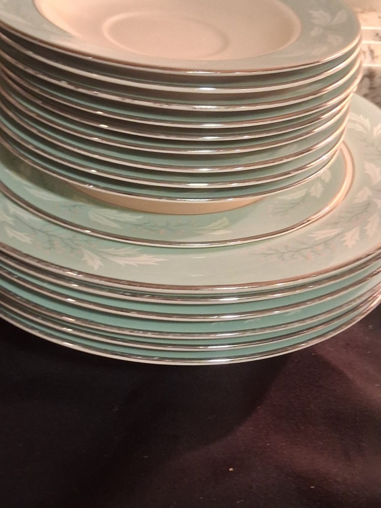 Homer Laughlin Cavalier Eggshell Romance 21Pcs Set