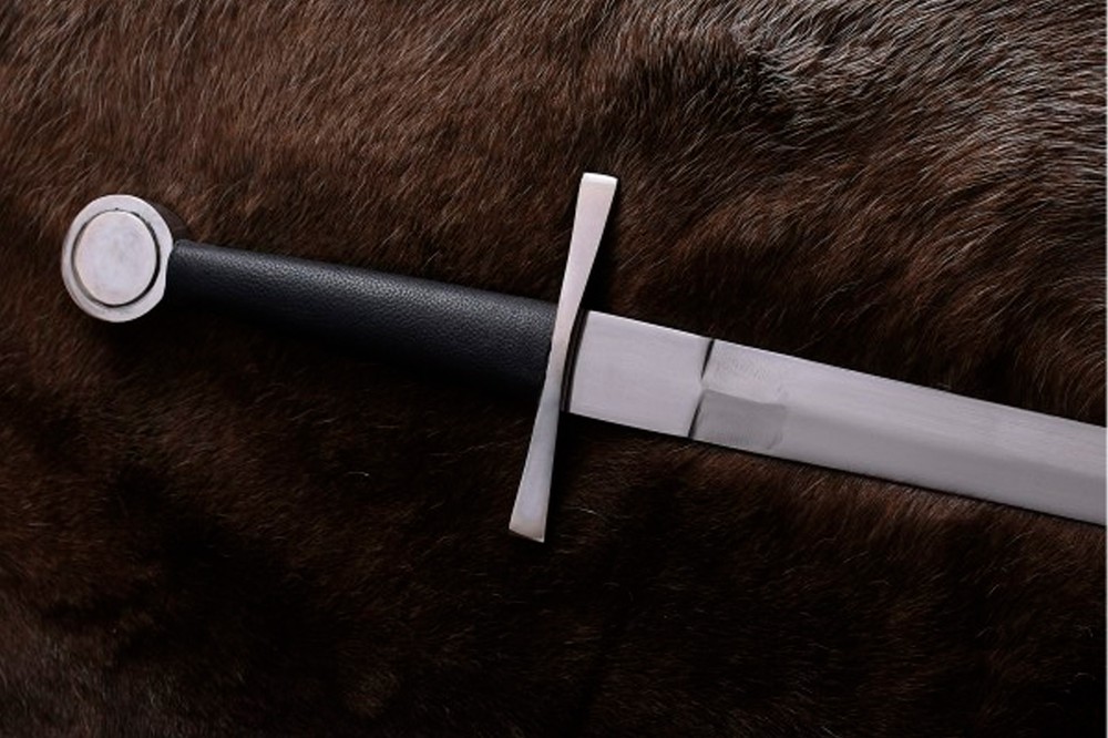 Medieval one-handed sword with disc-shaped knob