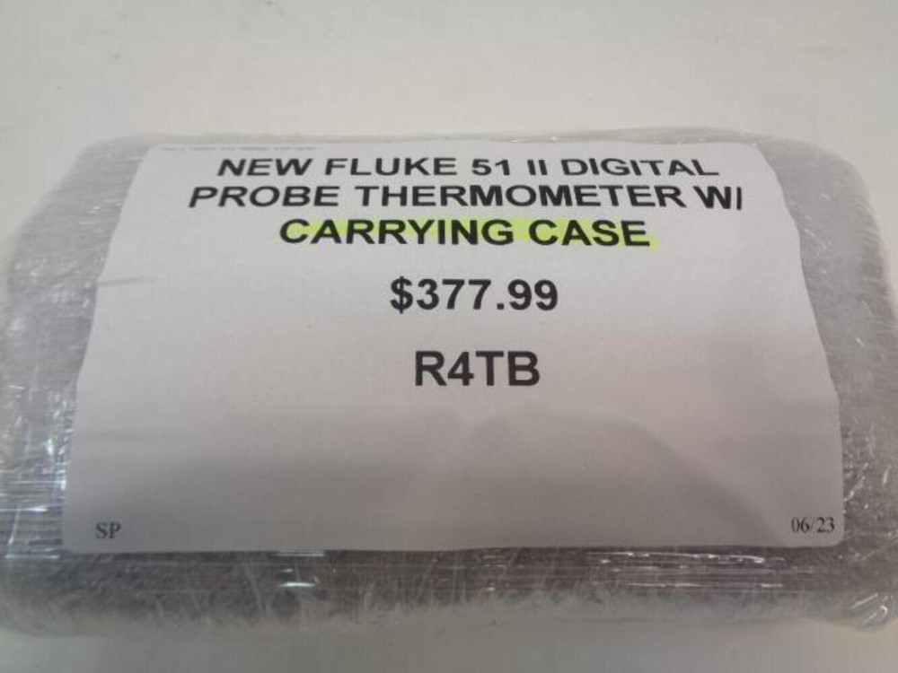 NEW DIGITAL PROBE THERMOMETER W/ CARRYING CASE R4TB