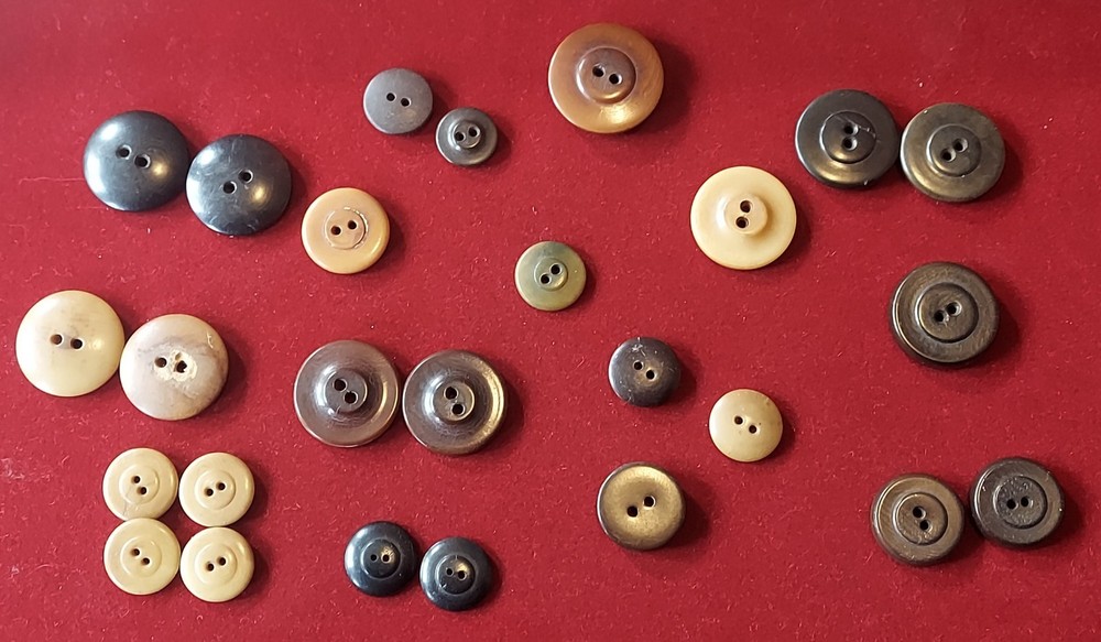 26 Vintage Plastic Whistle-Style Buttons - Several Pairs