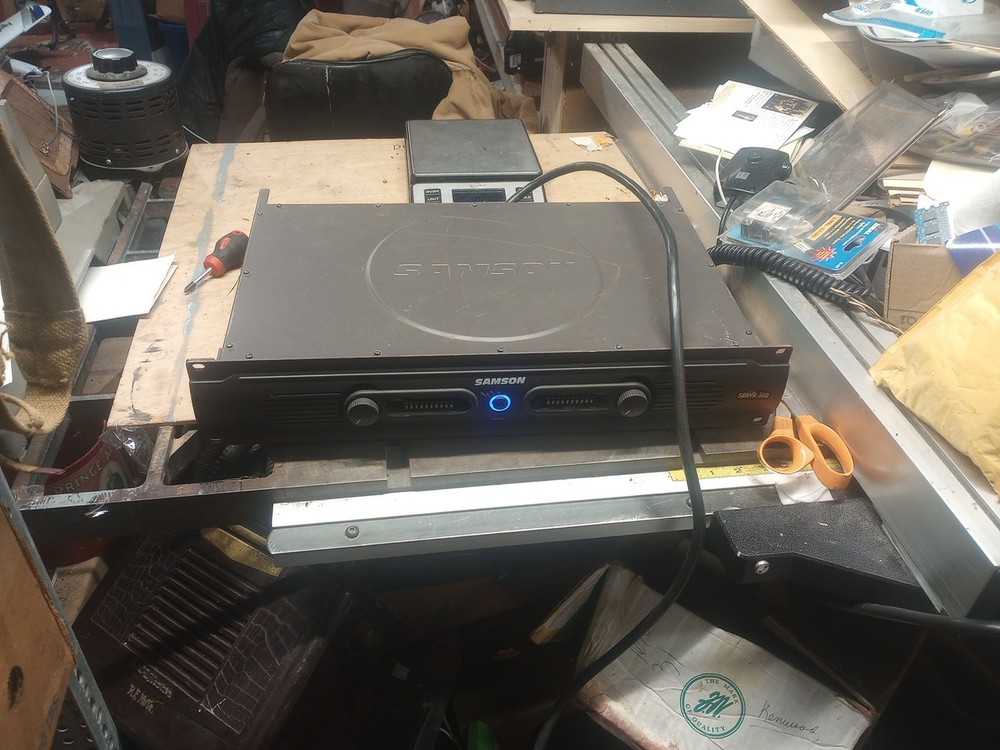 Sampson Servo 300 Audio Amplifier Powers Up