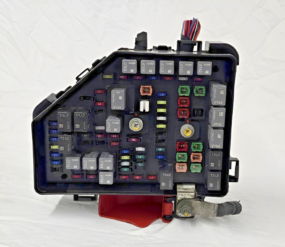 2013-2014 Chevy Traverse Engine Fuse Box Assembly OEM