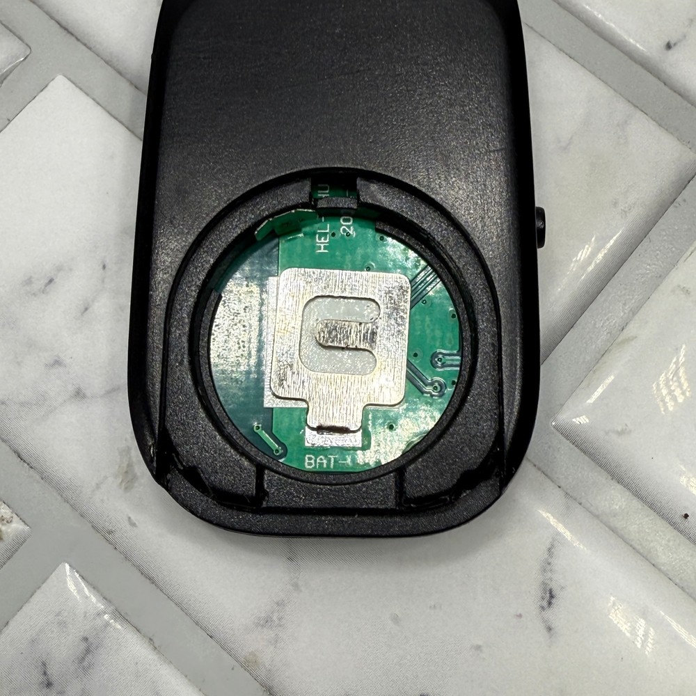 Ubeesize Bluetooth Wireless Camera Remote Clean Tested & Works SEE VIDEO