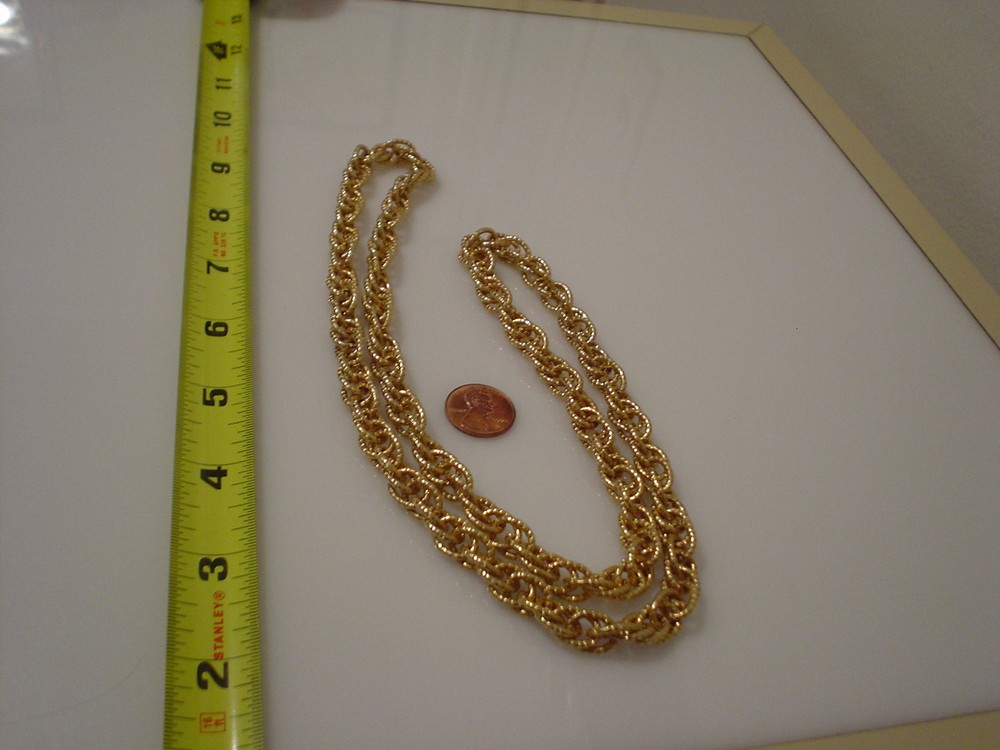 28" thick goldtone chain 3/8" wide