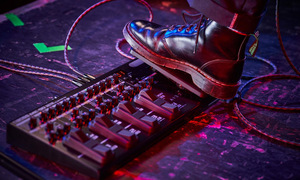 Boss ME-90 Guitar Multi-Effects w/ Power Supply