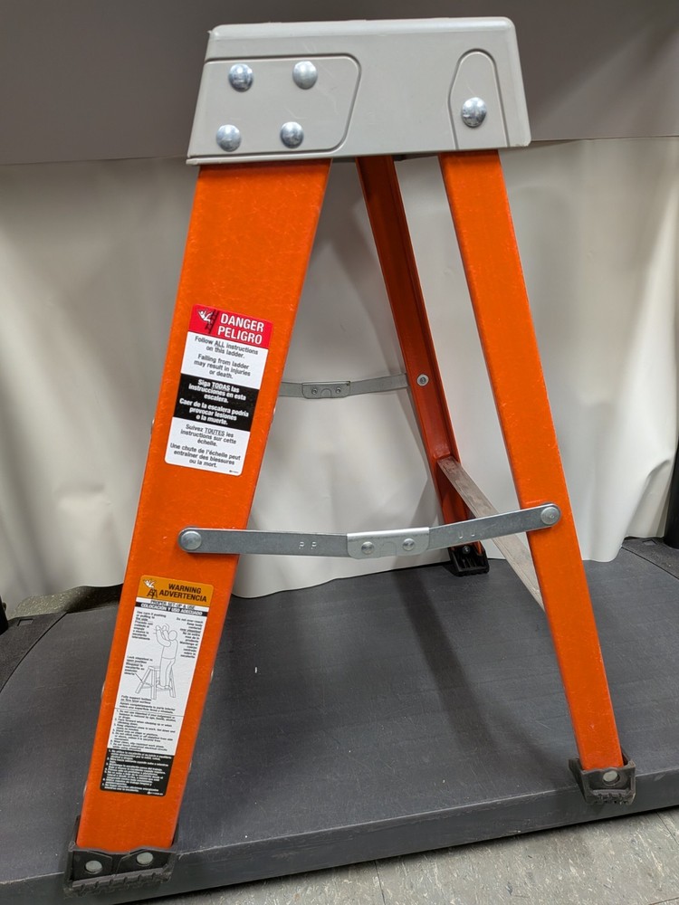 2' FOLDING STEP LADDER