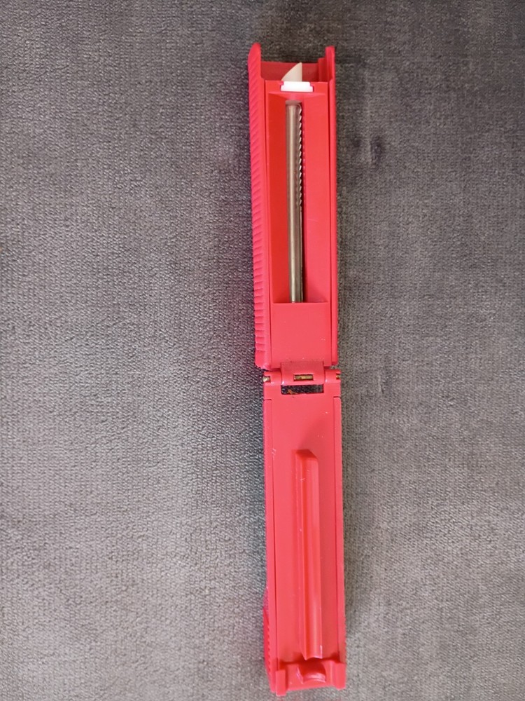 Zig-Zag 100's Injector Cigarette Rolling Machine RED -used- works.