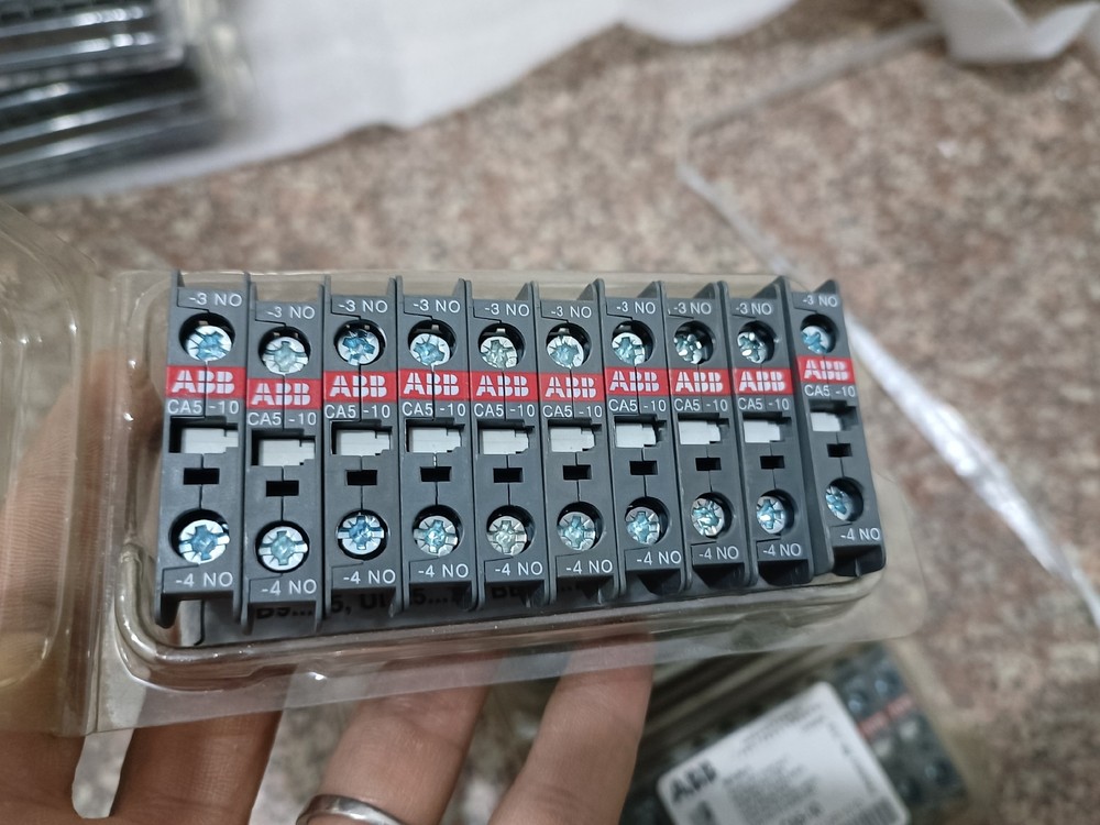 10PCS NEW CA5-01 Auxiliary contact