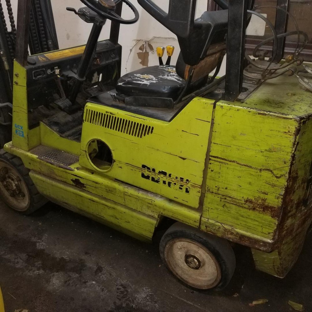 Clark GCX25 Propane Forklift - Needs repairs