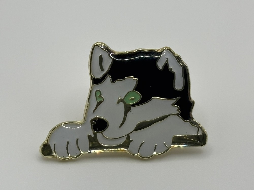 HUSKY DOG LAPEL PIN NEW