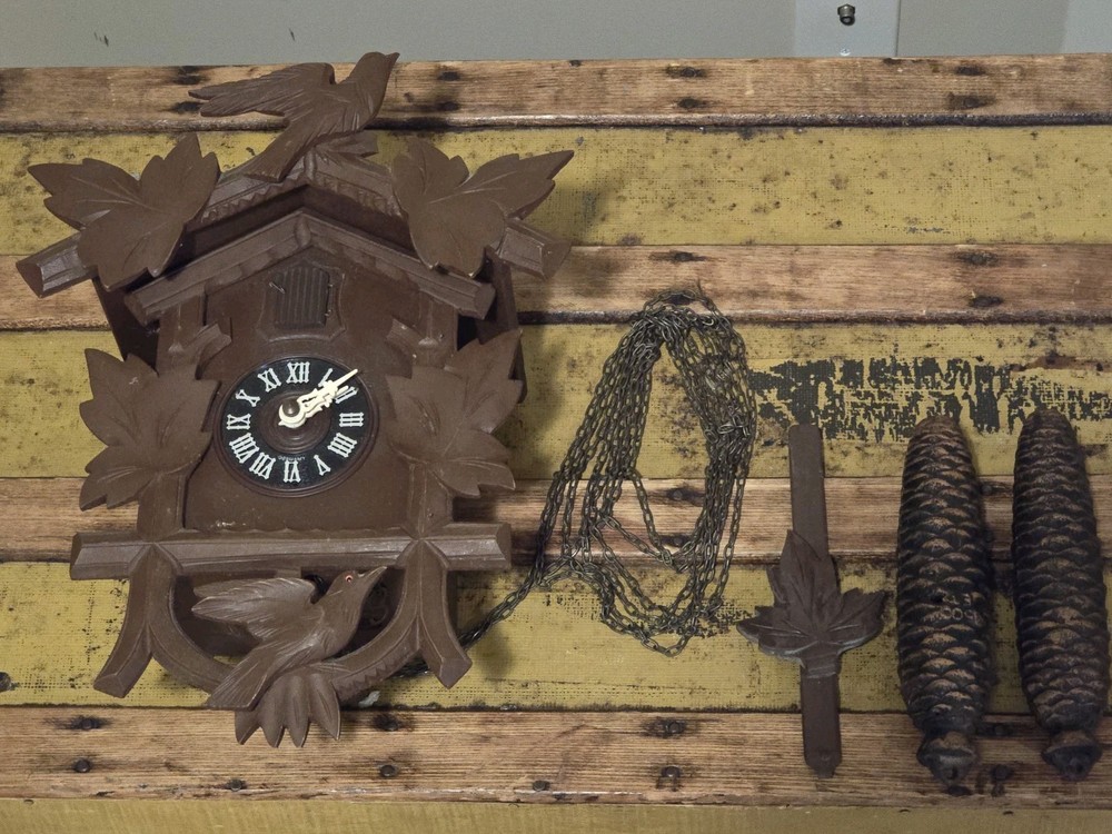 Vintage Black Forest Cuckoo Clock – Runs & Cuckoos – Complete With Weights
