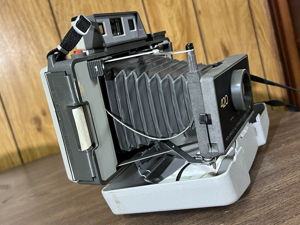 Vintage Polaroid Automatic Land Camera Model 420 With Flash Hard Case