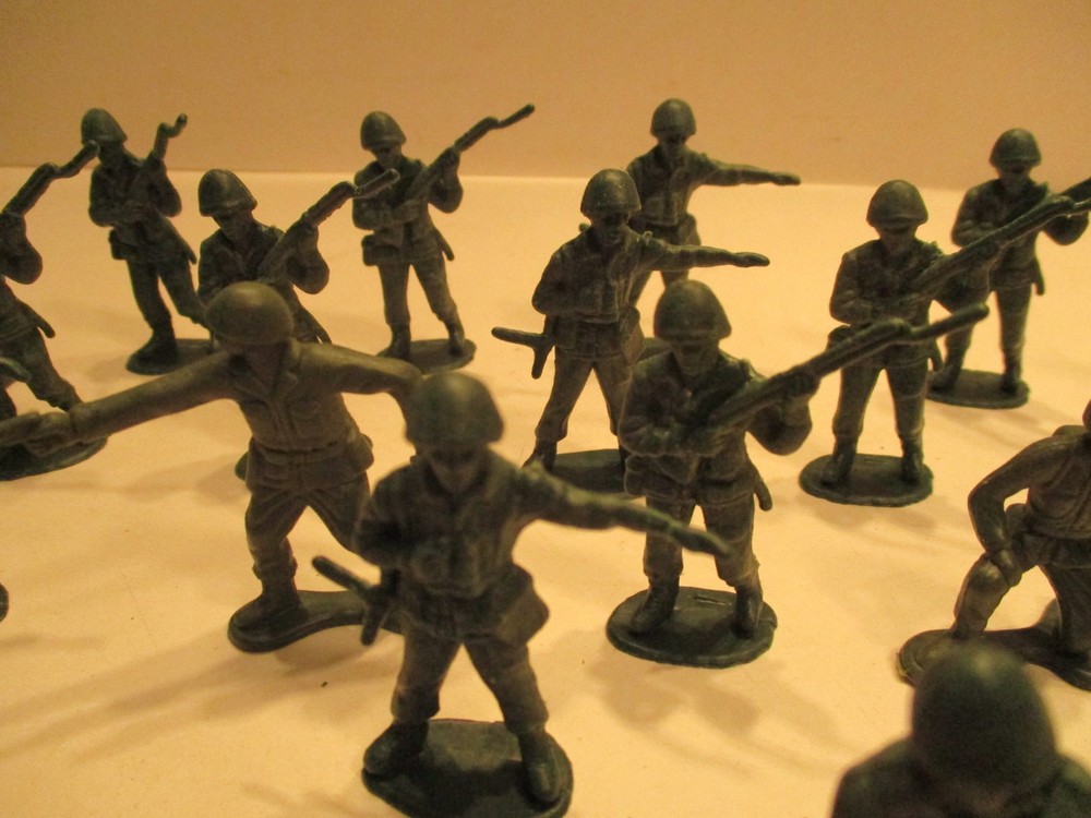 27 WW2 USA Plastic 50mm Soldiers