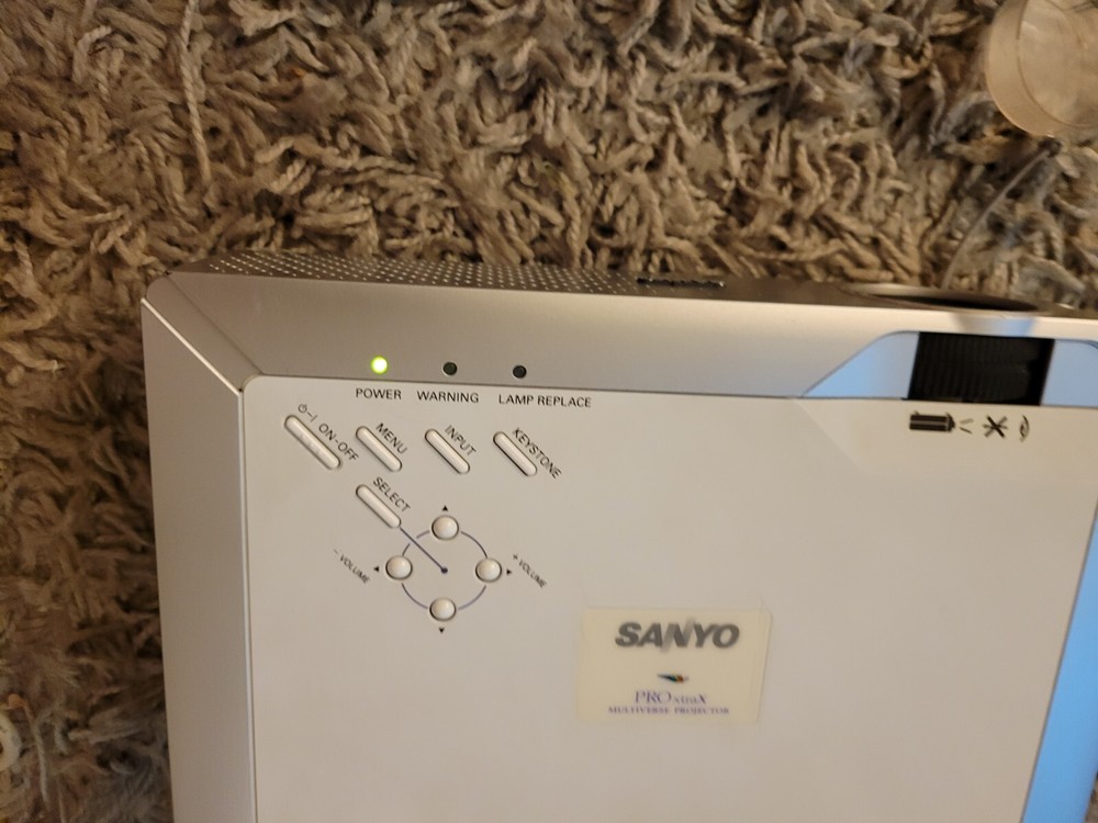 Sanyo PLC-XU73 Pro xtraX Multiverse Projector