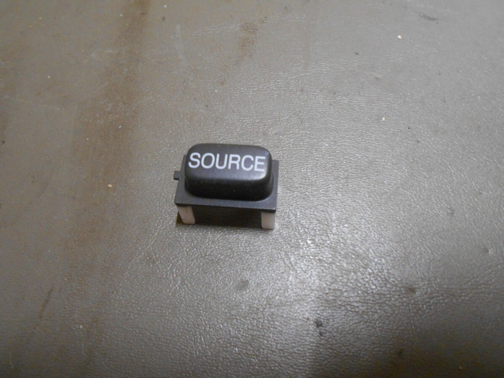 02-05 Deville 02-04 Seville Code U1R Cassette CD Player Radio SOURCE Button