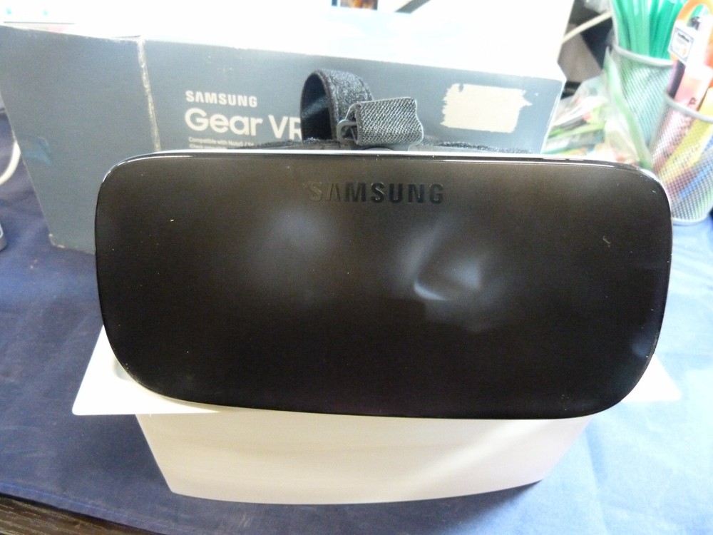 Samsung Gear VR Powered by Oculus - USED ONCE