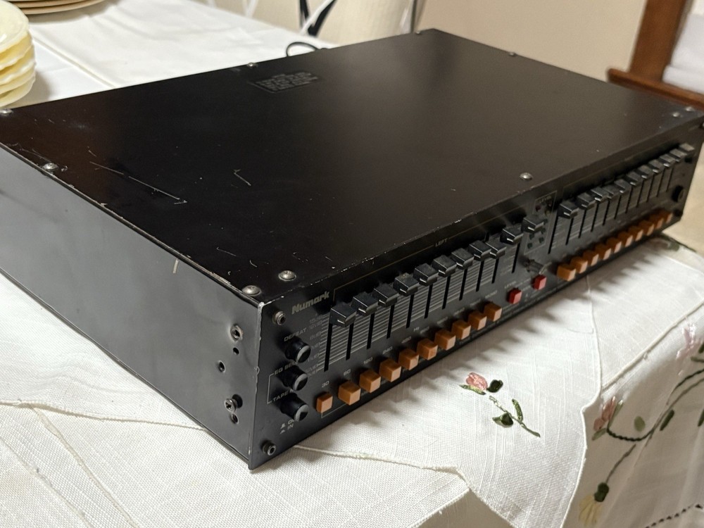 Numark EQ-2700 Stereo Frequency Spectrum Equalizer 10-Band